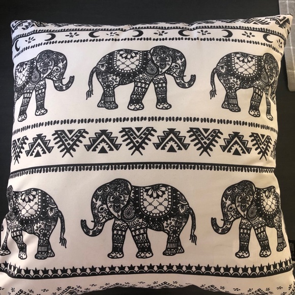 Cute elephant pillow - Picture 3 of 3